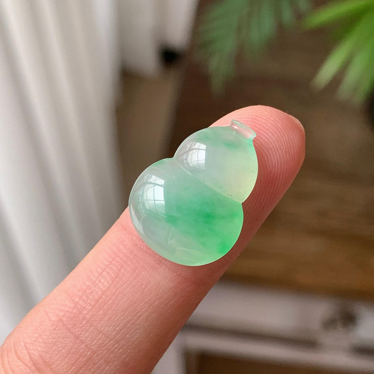 糯冰种 飘绿葫芦吊坠 天然缅甸A货翡翠（yc703364）