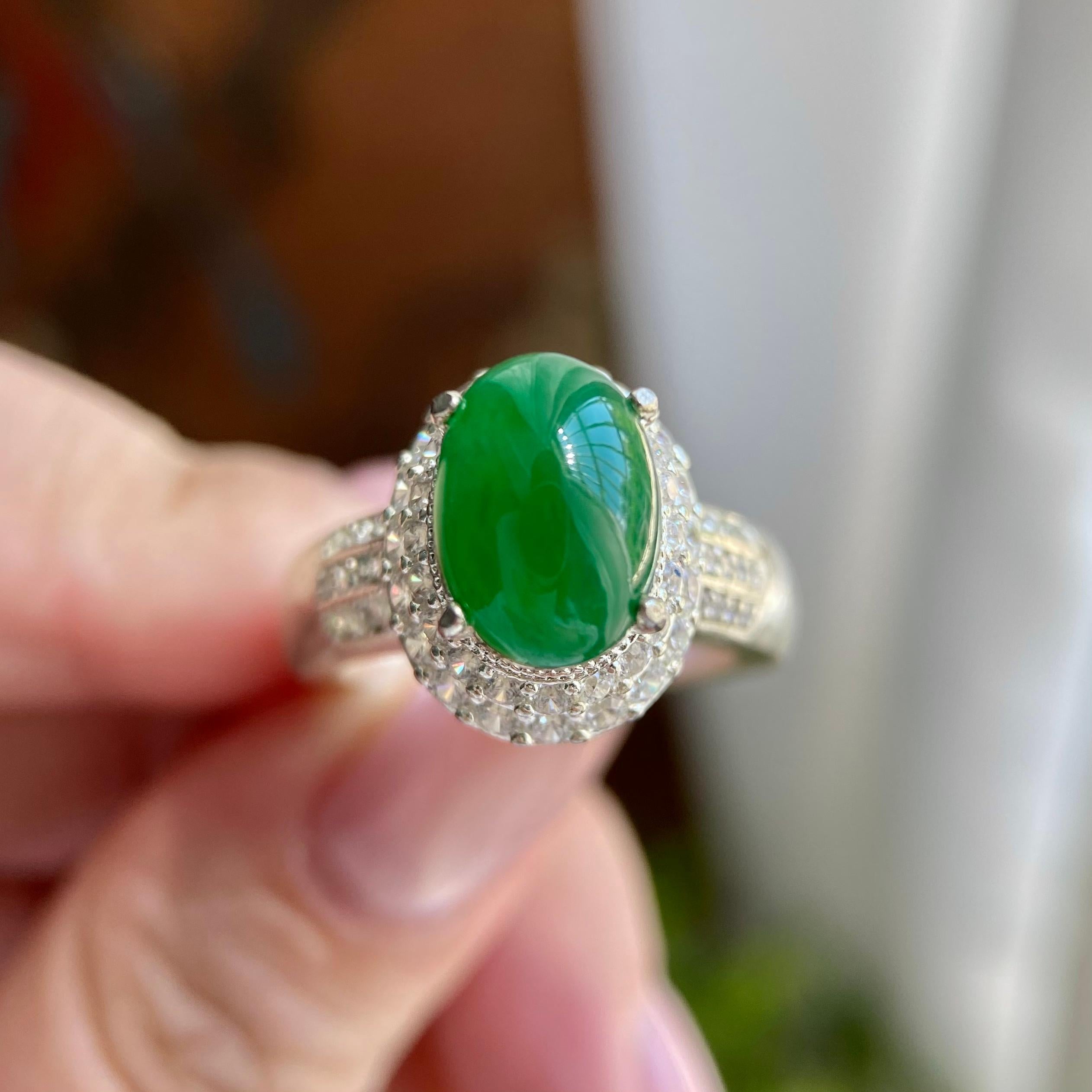 糯冰种辣阳绿椭圆戒面裸石（yc234487）