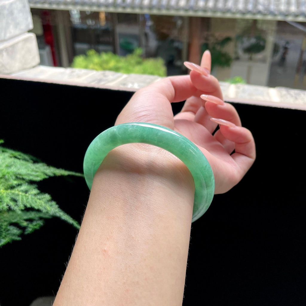 豆种满绿圆条 54.3圈口 天然缅甸A货翡翠（yc527798）