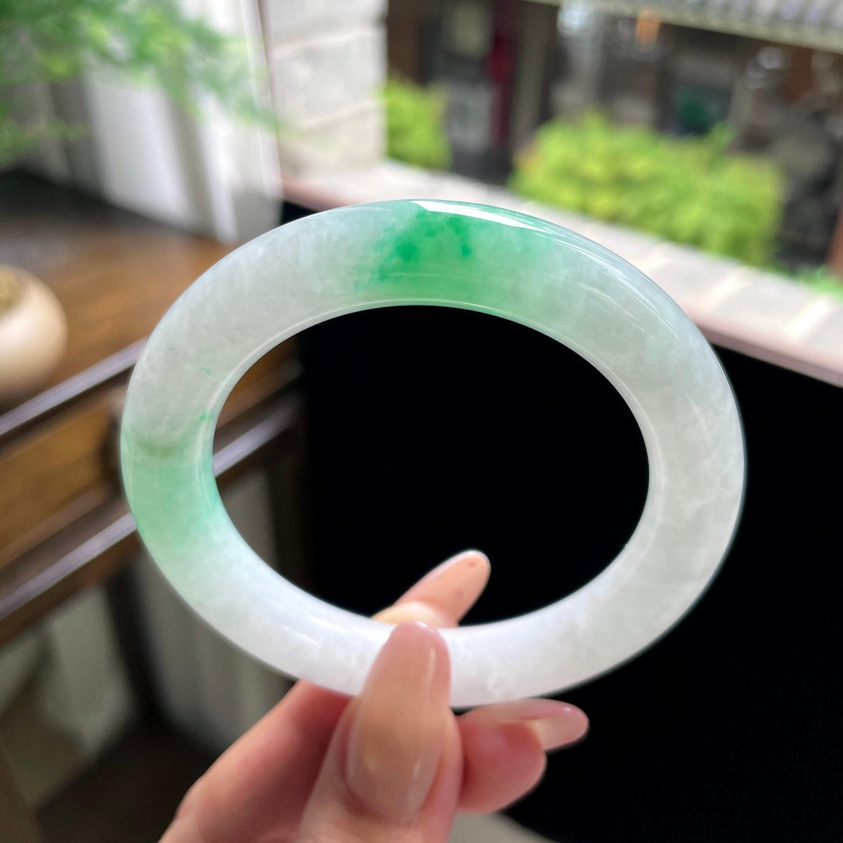 糯种阳绿白底青圆条 54圈 天然缅甸A货翡翠（yc696414）