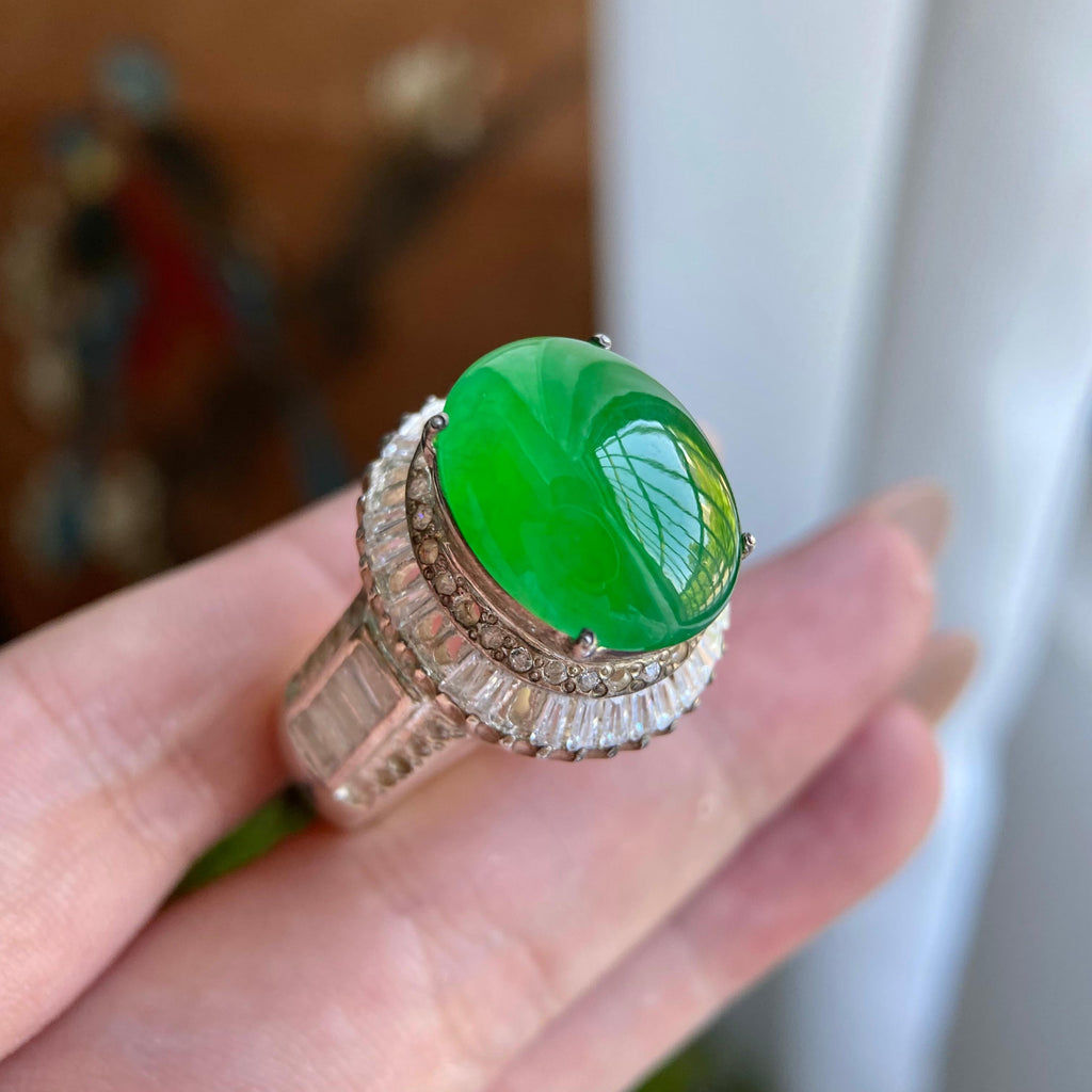 冰种阳绿鸽子蛋戒面裸石（yc234281）