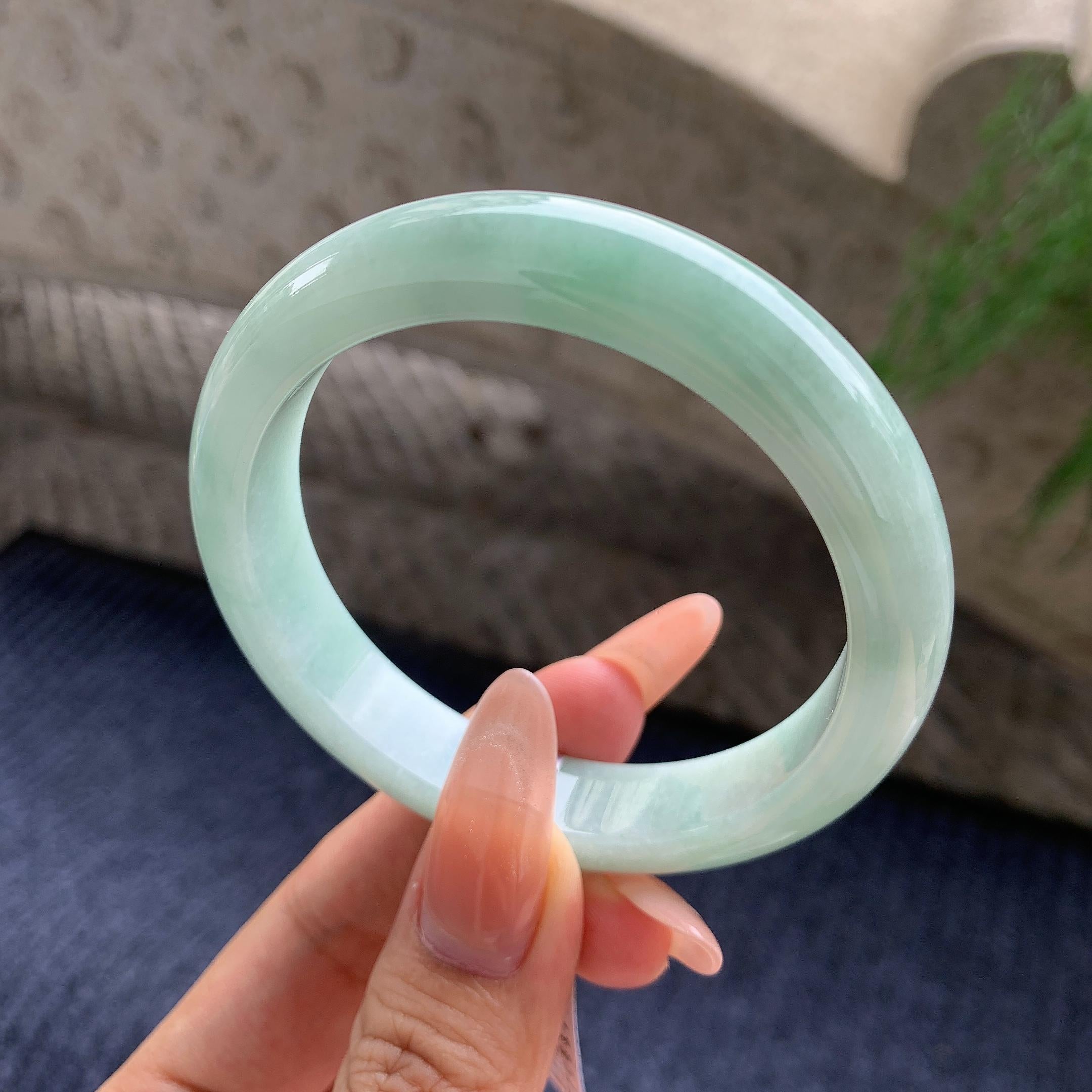 糯种果绿色 55.5圈口 天然缅甸A货翡翠（yc530748）