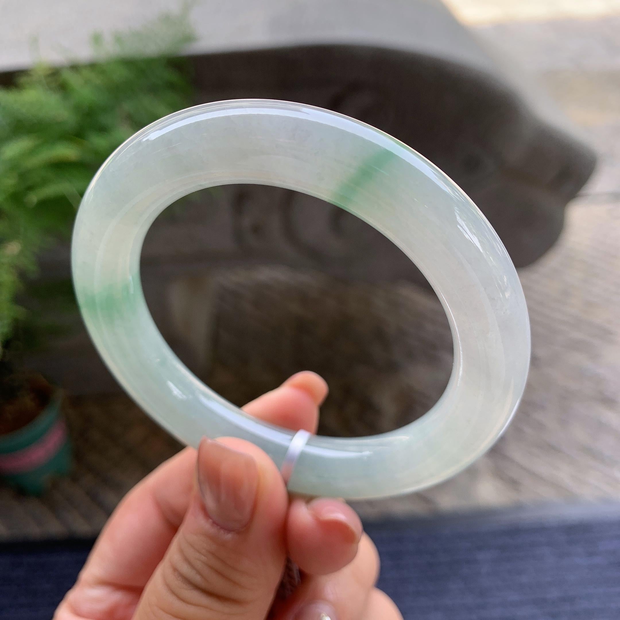 细糯种飘绿花圆条手镯 53.7圈口 天然缅甸A货翡翠（yc499793）