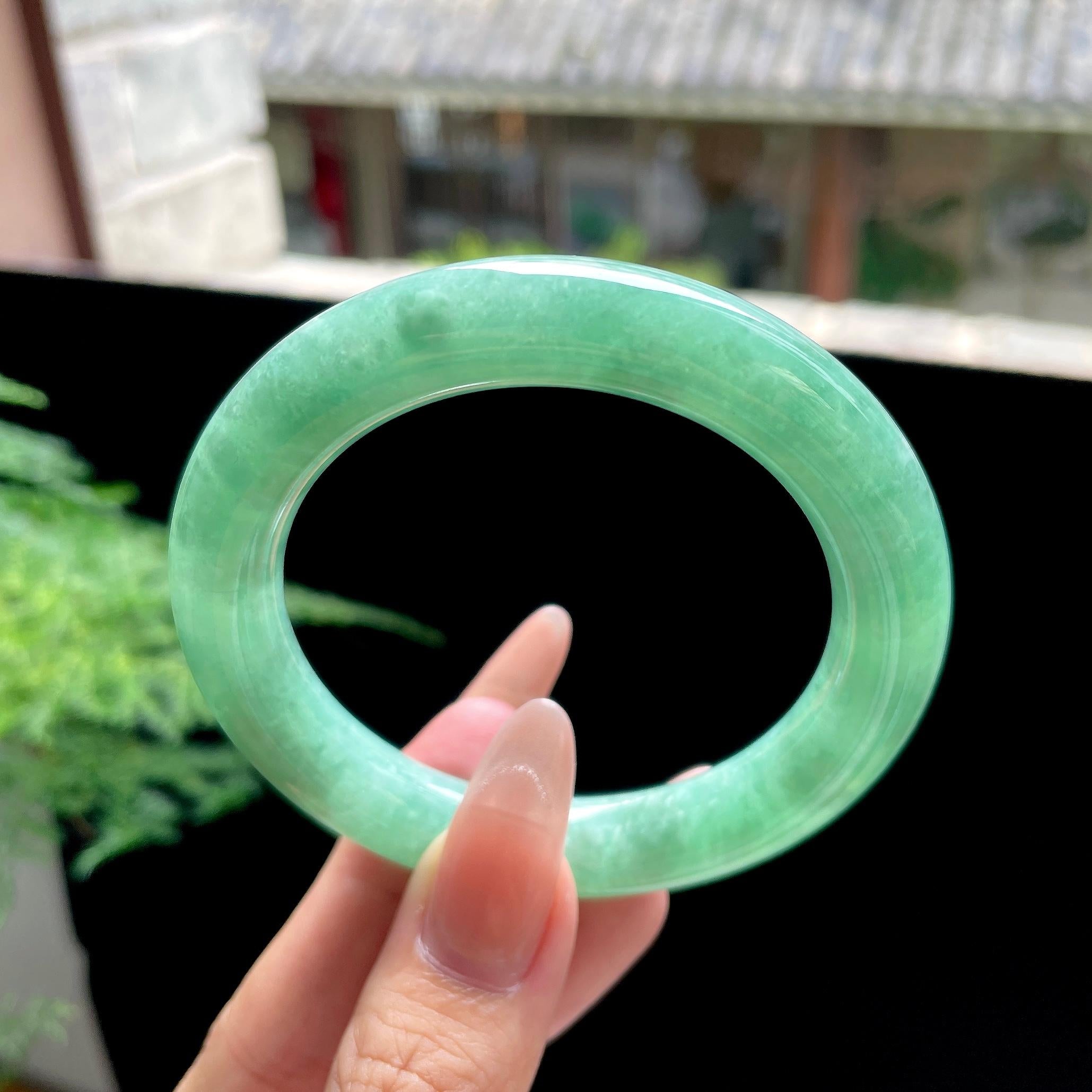 豆种满绿圆条 54.3圈口 天然缅甸A货翡翠（yc527798）