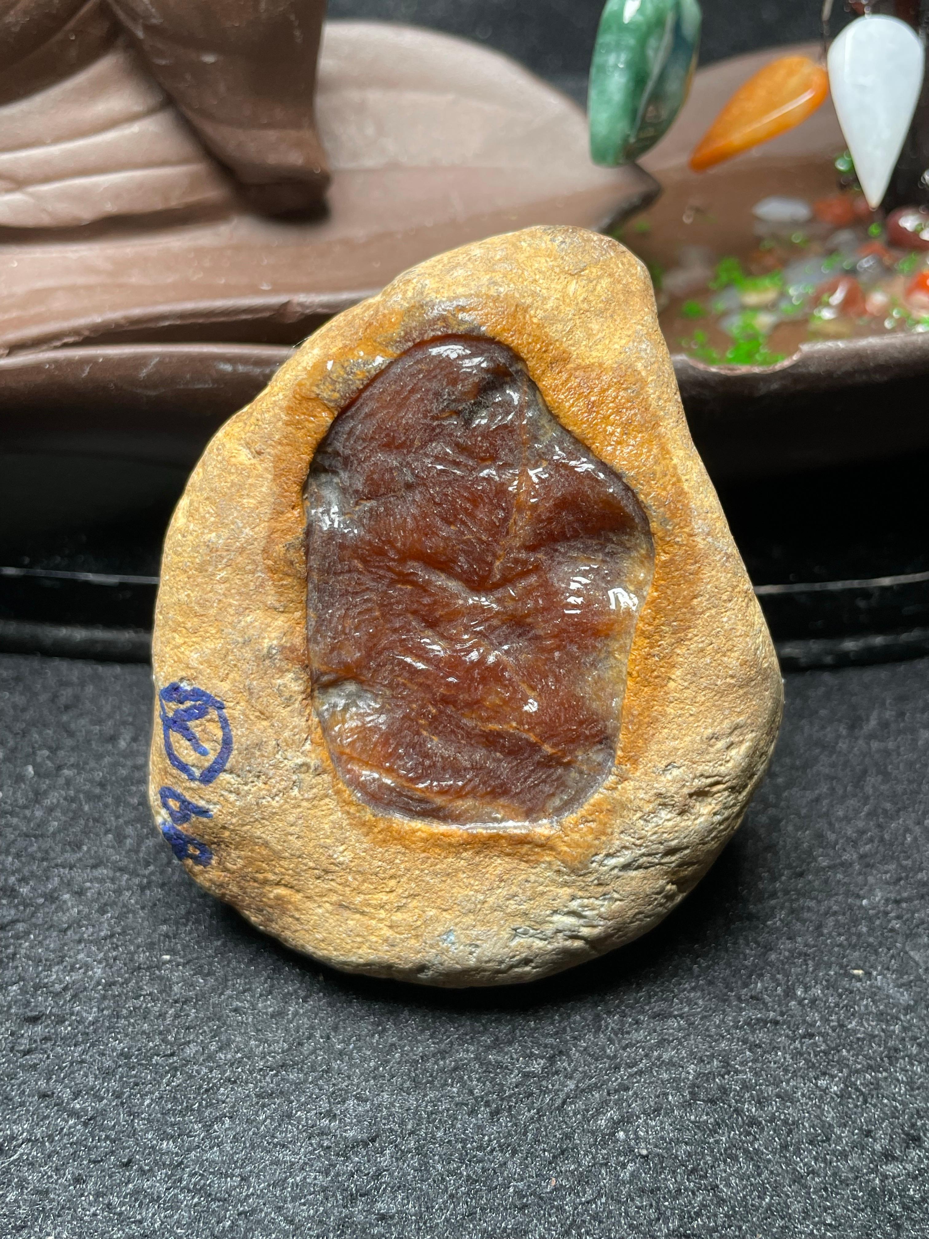 大马坎开窗红翡巧雕牌子料（yc532104）