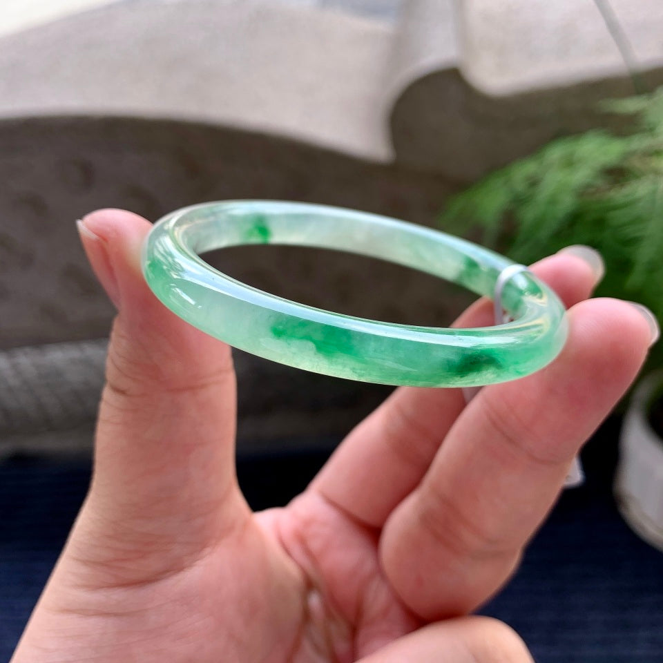 糯冰种飘绿圆条手镯（51mm）（yc117990）