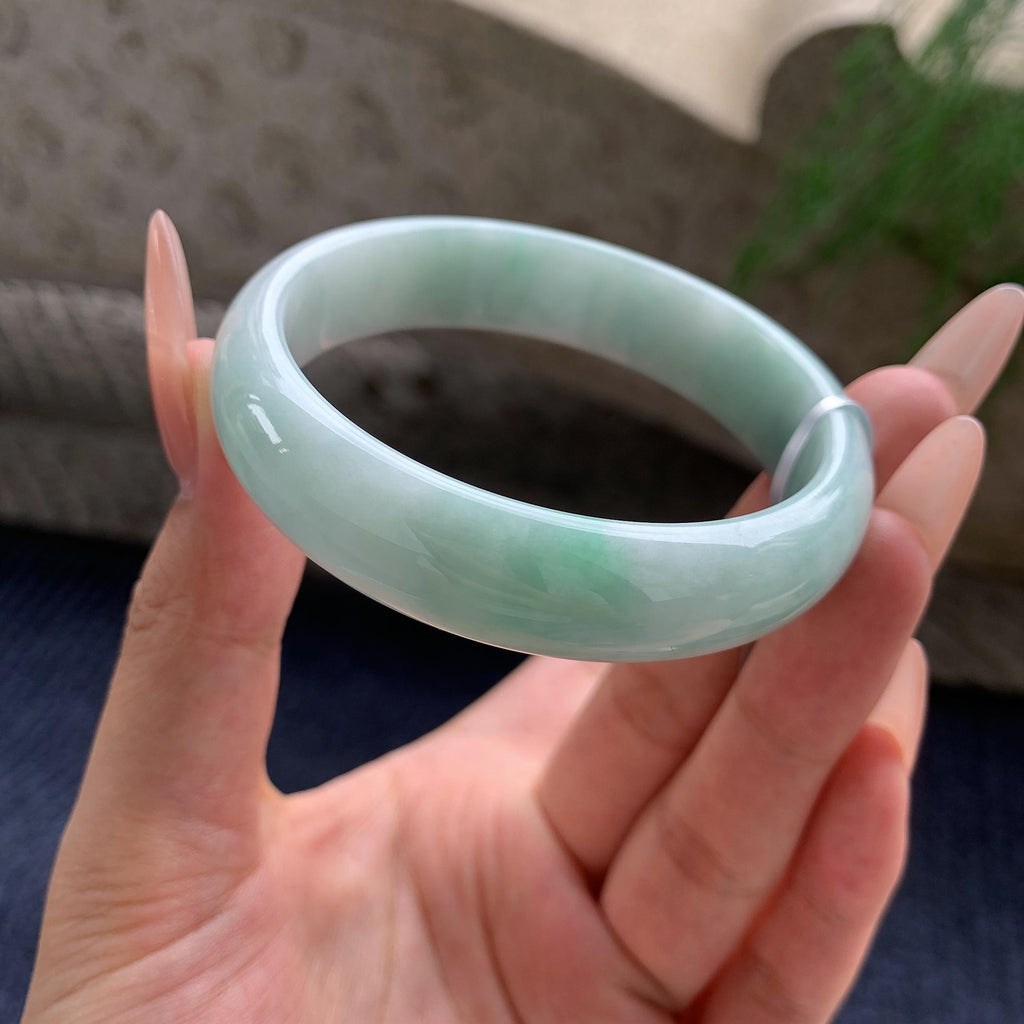 糯种果绿色 55.5圈口 天然缅甸A货翡翠（yc530750）