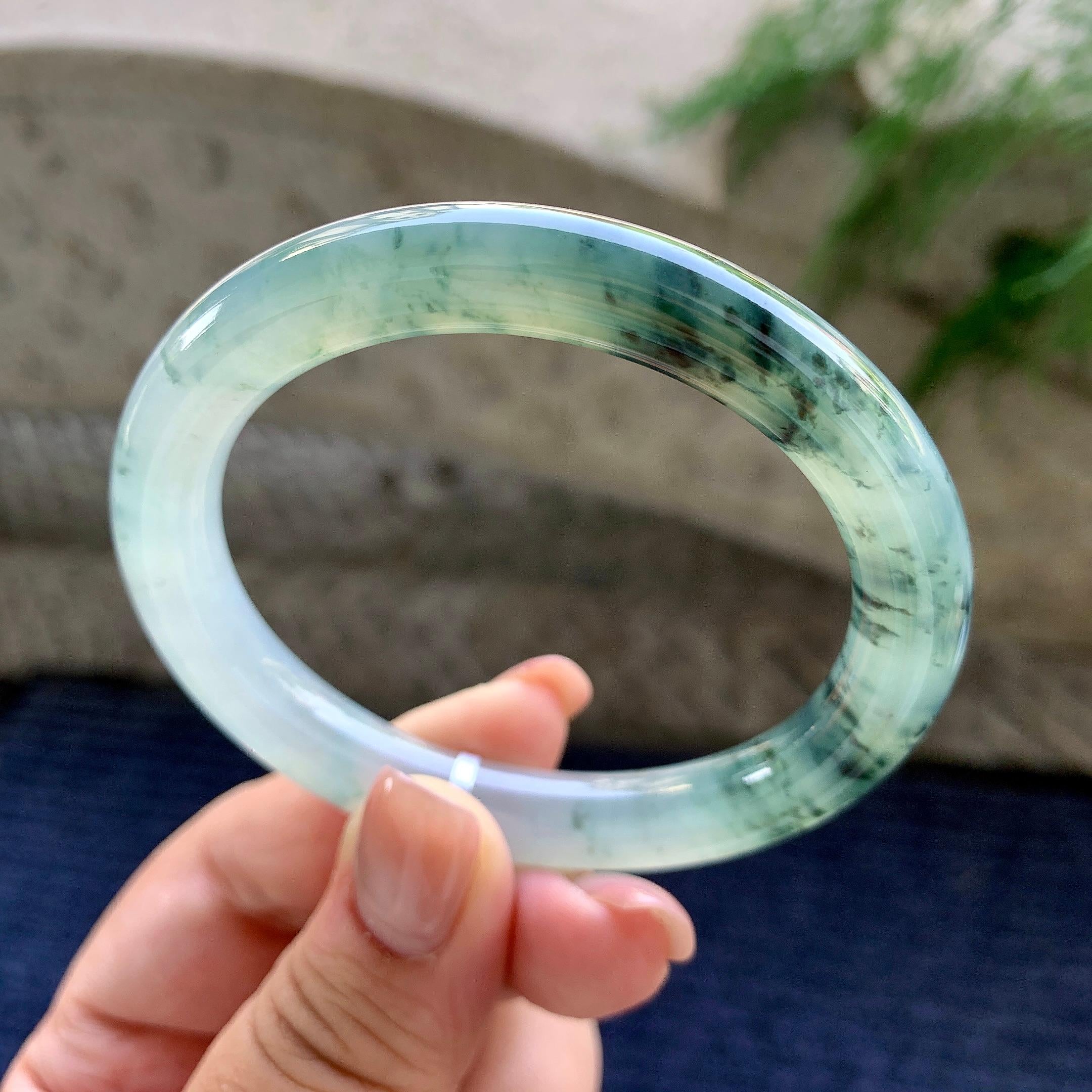糯冰种飘蓝花贵妃手镯 55.5圈口 天然缅甸A货翡翠（yc498082）