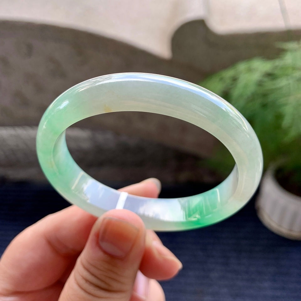 糯冰种飘绿洒金贵妃手镯（54.5mm）（yc116058）