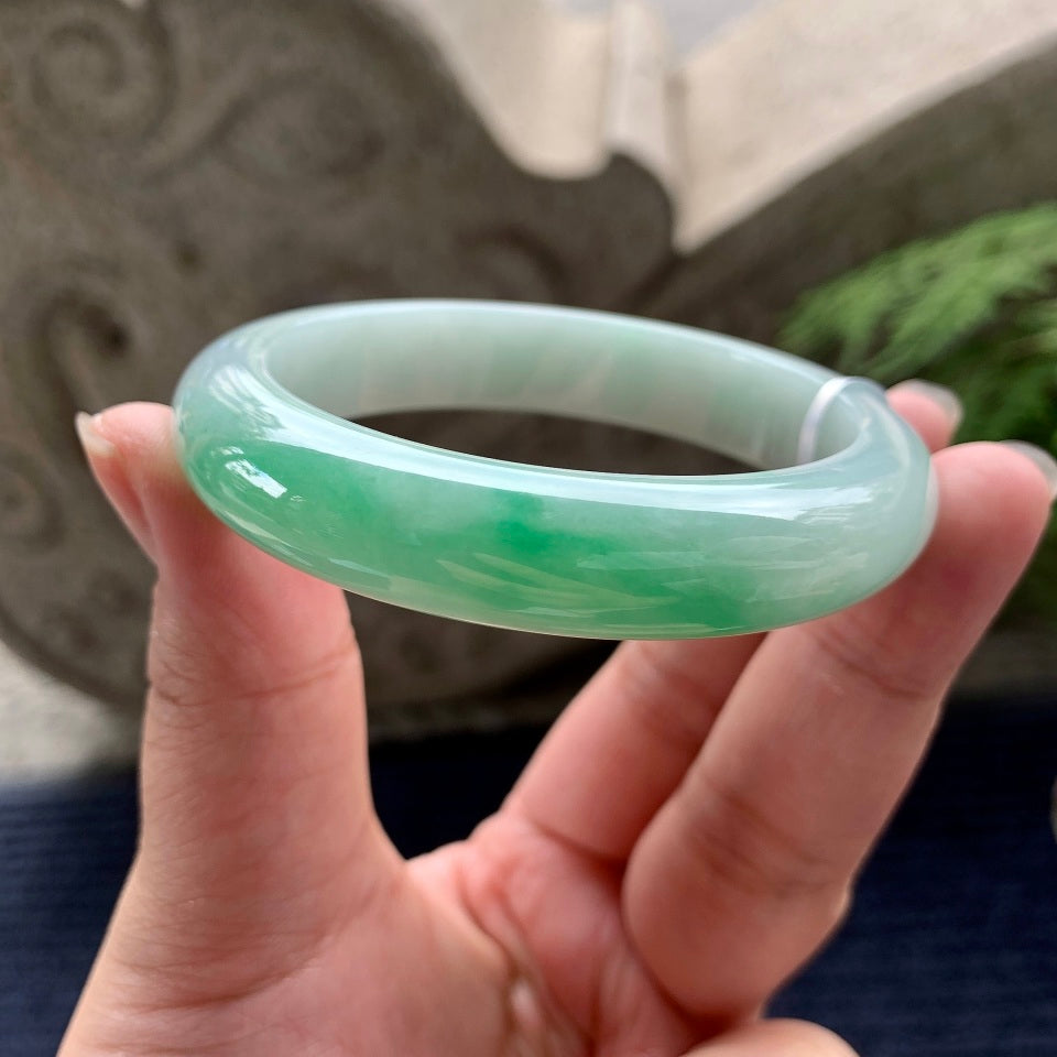 细糯种飘绿平安镯（55.7mm）（yc090499）