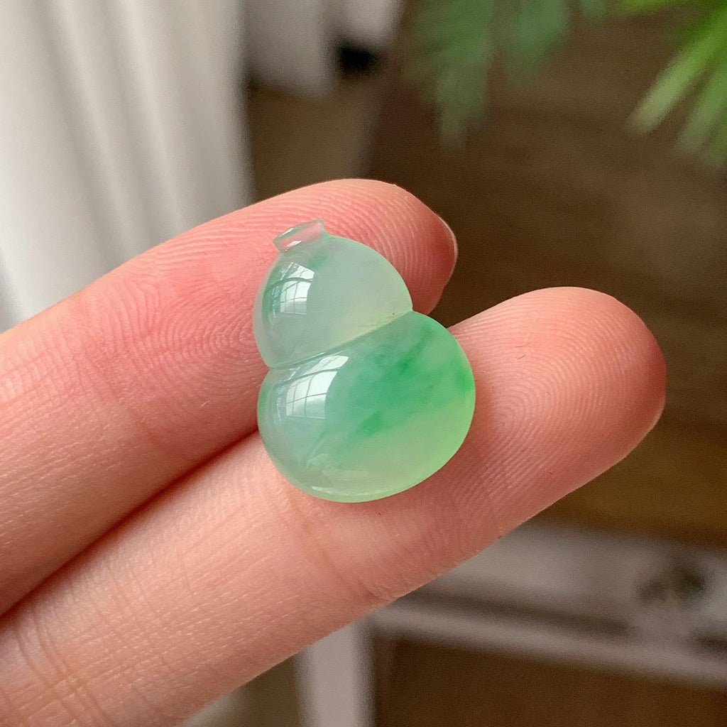 糯冰种 飘绿葫芦吊坠 天然缅甸A货翡翠（yc703364）