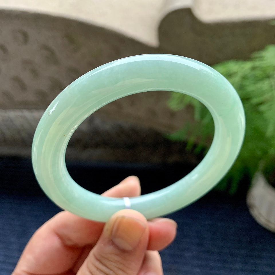 糯种豆绿色圆条手镯（56.6mm）（yc110725）