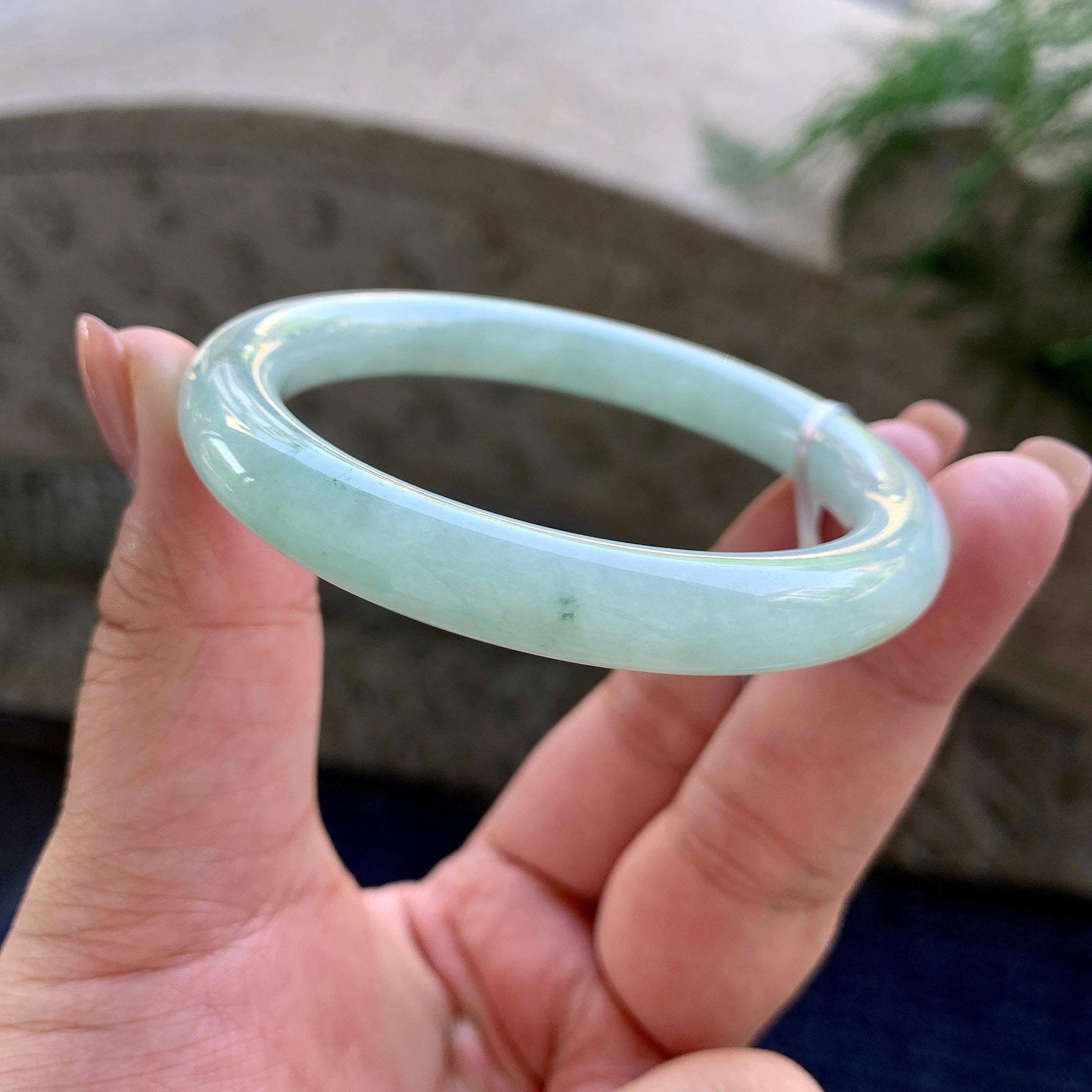 细糯种晴底圆条手镯 55圈口 天然缅甸A货翡翠（yc501091）