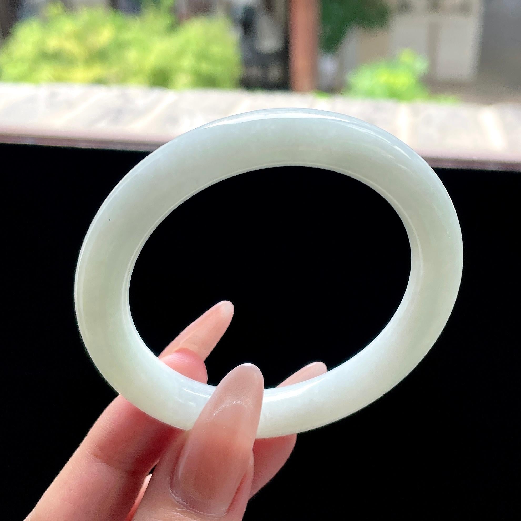 糯种带底色淡果绿圆条 53.4圈 天然缅甸A货翡翠（yc522708）