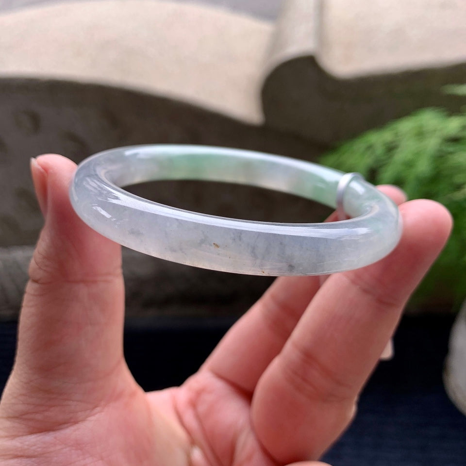 糯冰种乌鸡圆条手镯（55.6mm）（yc097806）
