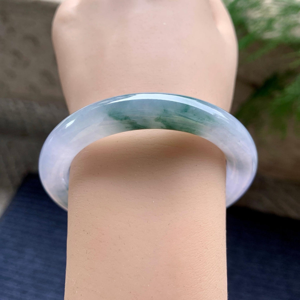 糯冰种淡紫罗兰飘蓝花圆条手镯 52.6圈口 天然缅甸A货翡翠（yc701193）