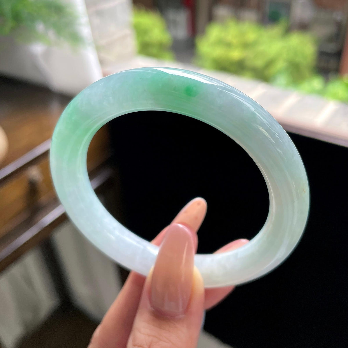 秒杀 糯种阳绿白底青圆条 54圈 天然缅甸A货翡翠（yc703260）
