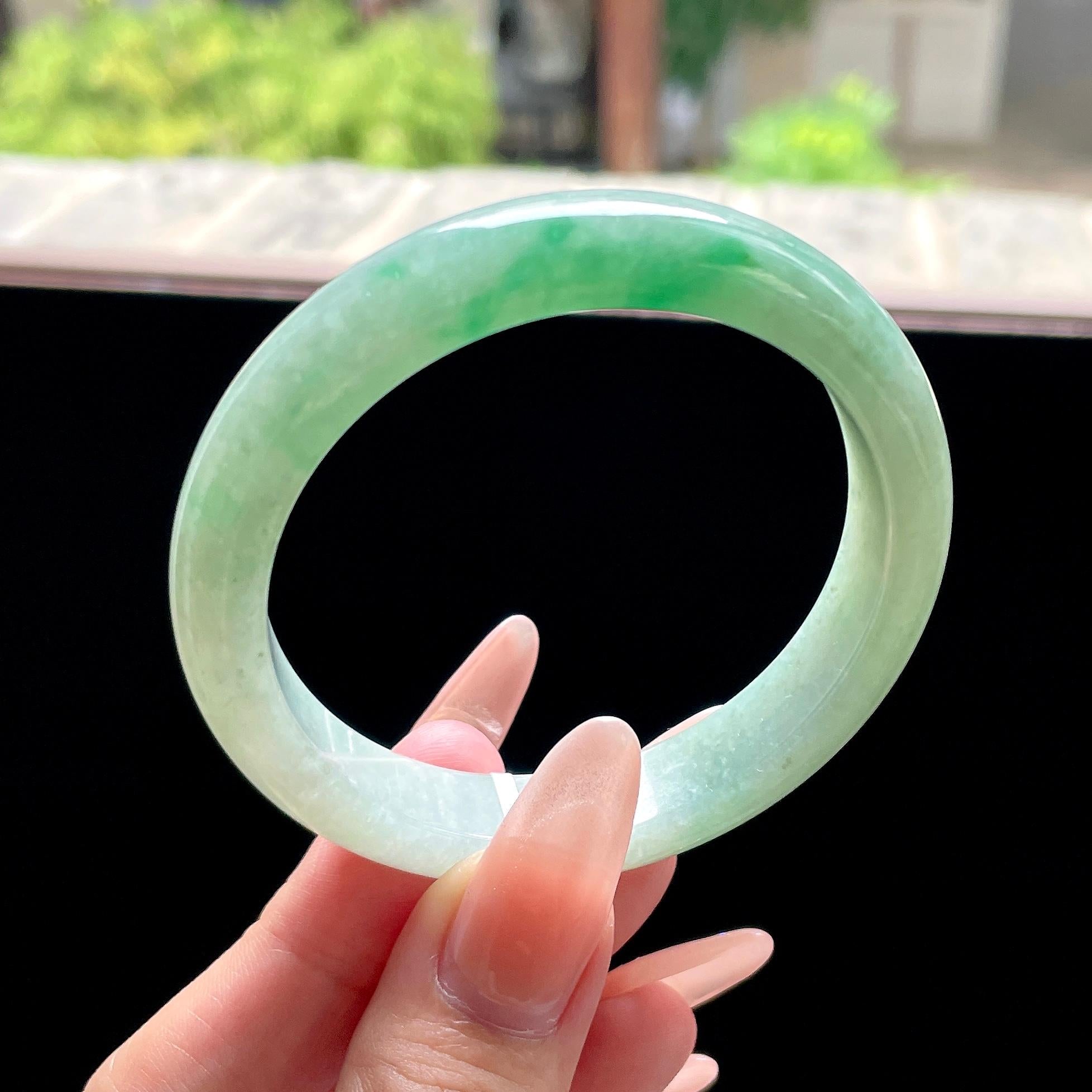 细糯种晴底飘绿正圈平安镯 53.5圈 天然缅甸A货翡翠（yc522695）