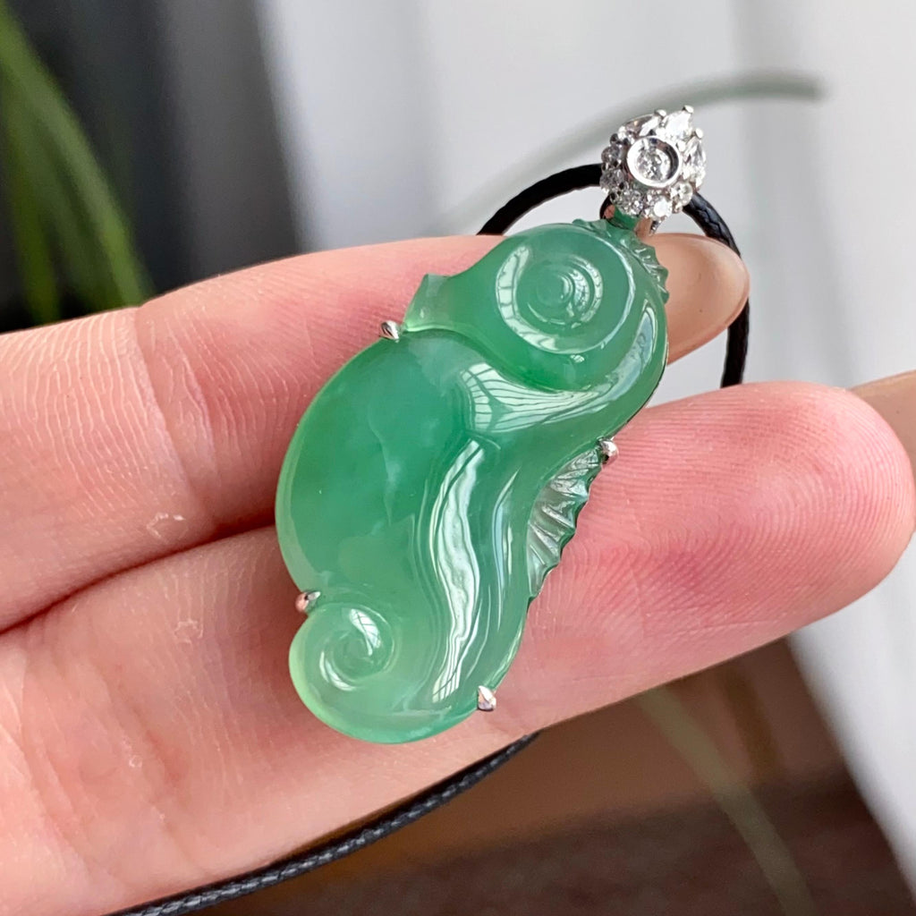 18k金钻镶冰种满绿海马吊坠（yc250171）