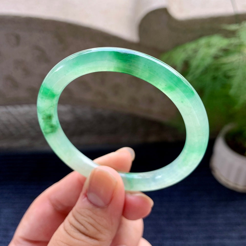 糯冰种飘绿圆条手镯（51mm）（yc117990）