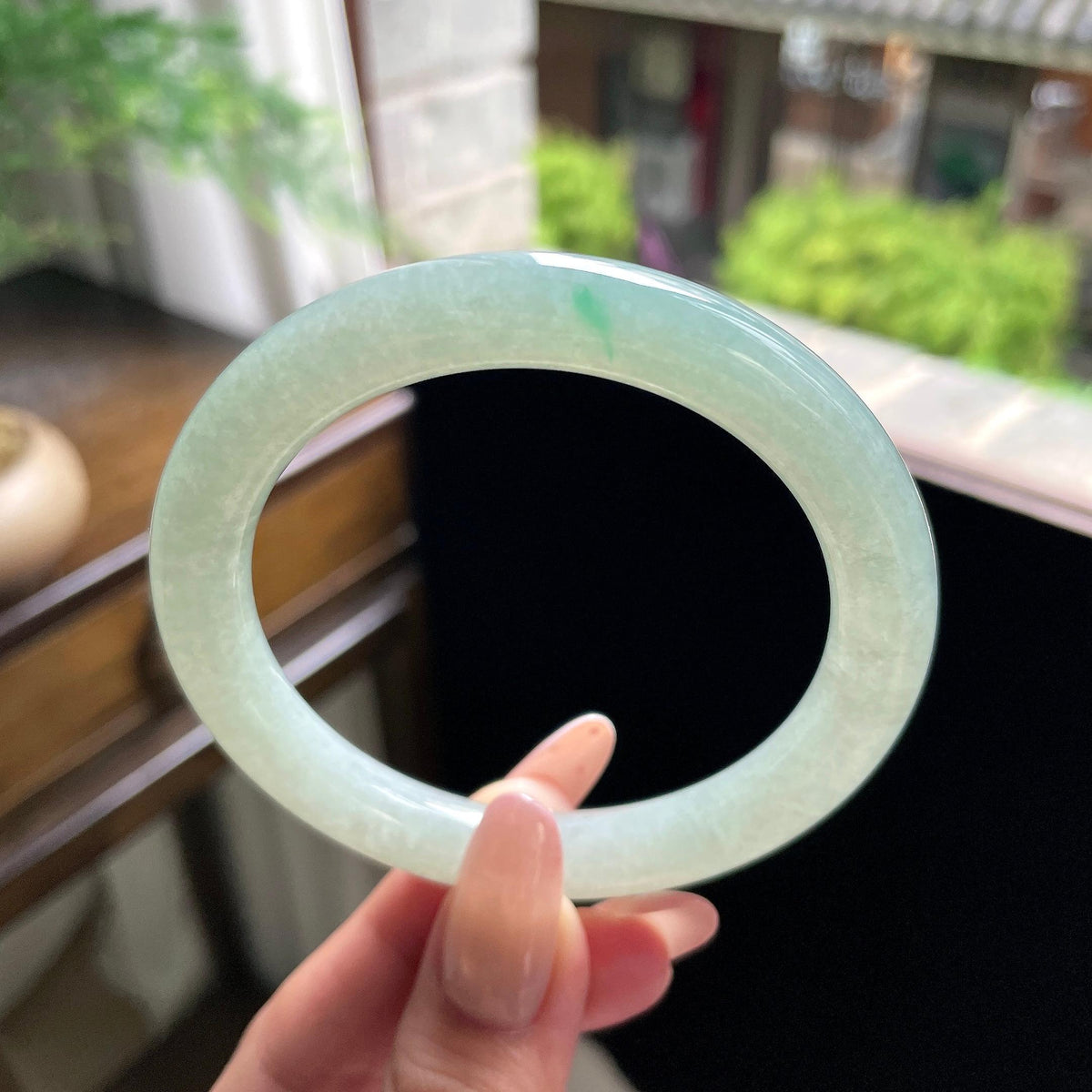 大圈口 细糯种晴绿底飘翠绿圆条 58圈 天然缅甸A货翡翠（yc696398）