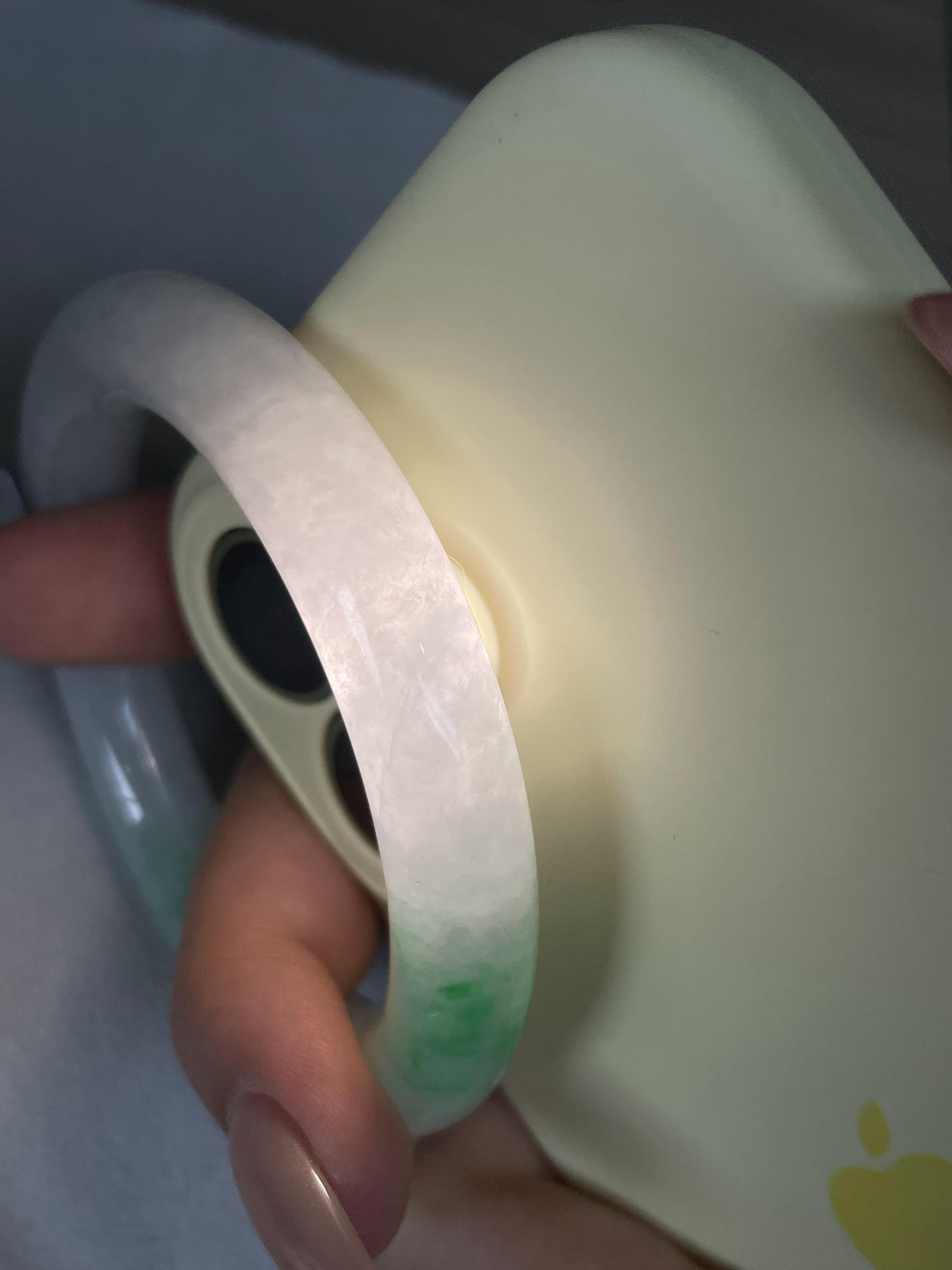 糯种阳绿白底青圆条 54圈 天然缅甸A货翡翠（yc696414）