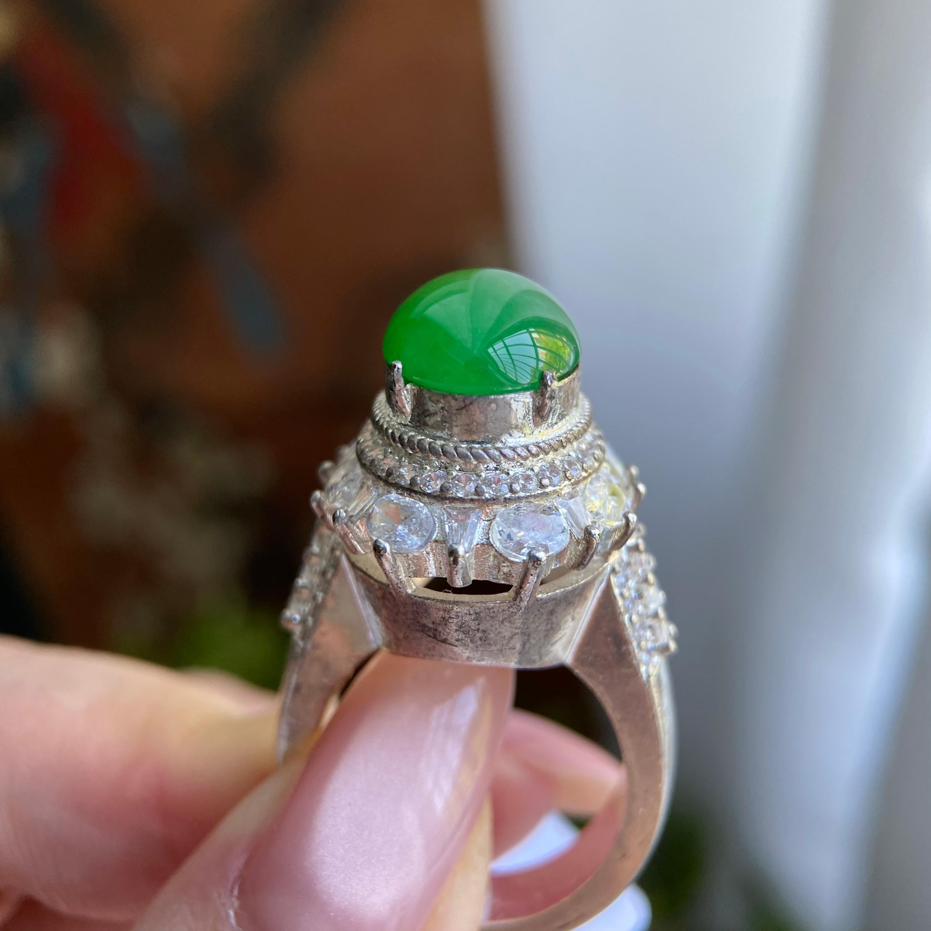 糯冰种阳绿椭圆戒面裸石（yc234217）