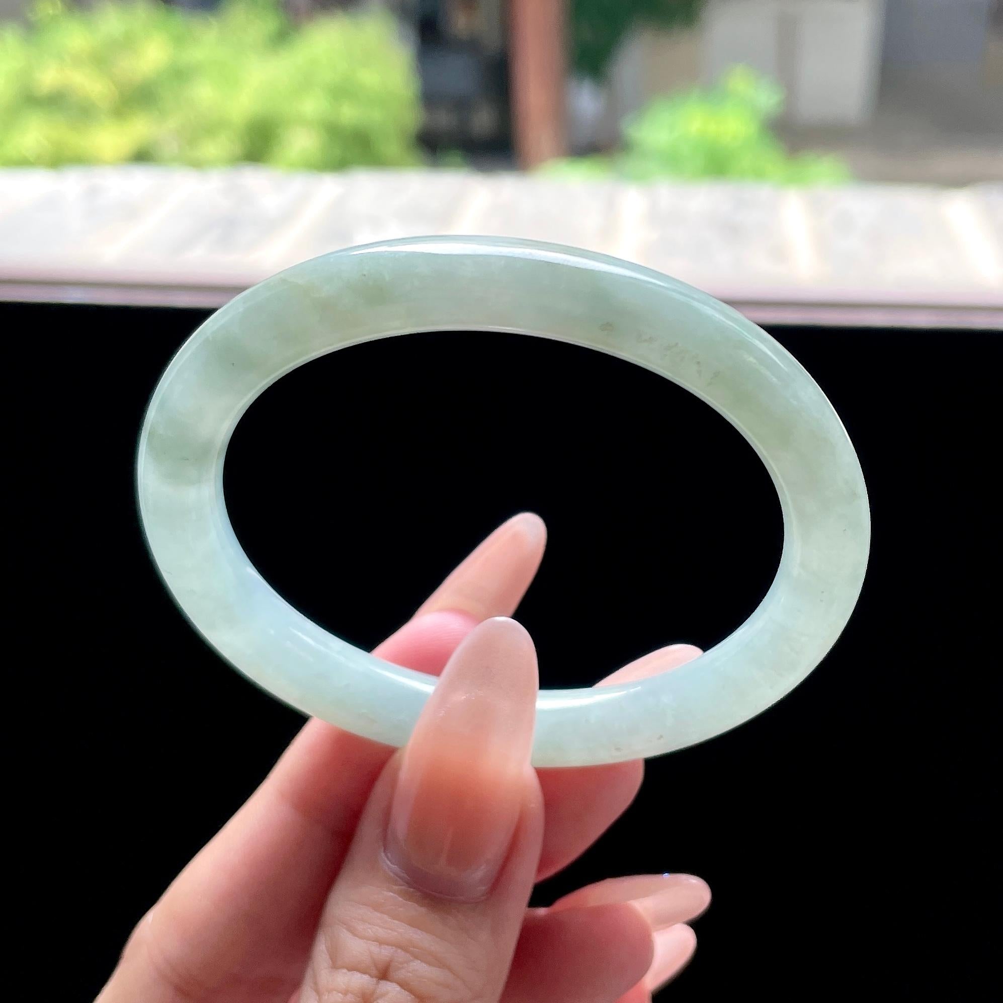 细糯种冰油青圆条贵妃 54圈 天然缅甸A货翡翠（yc522709）