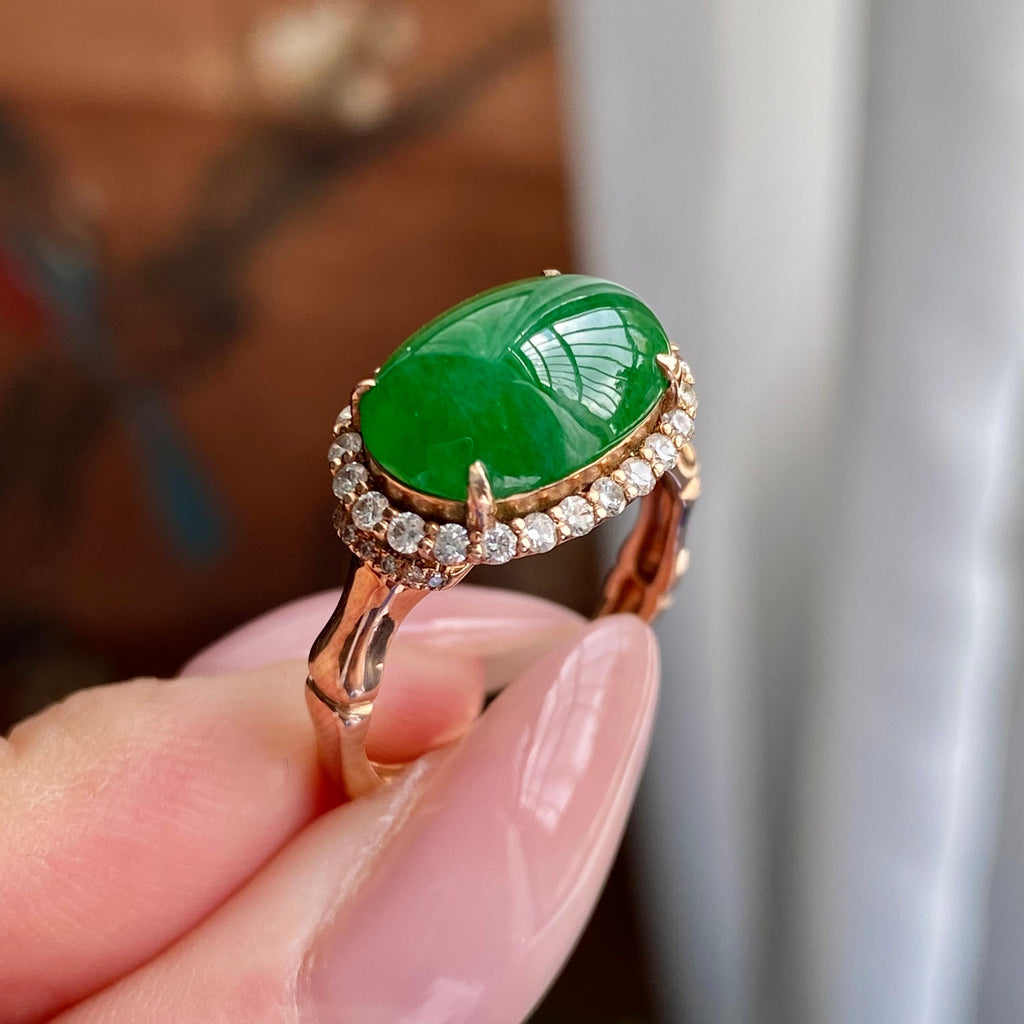 18k金钻镶细糯种阳绿椭圆蛋面戒指（yc235134）