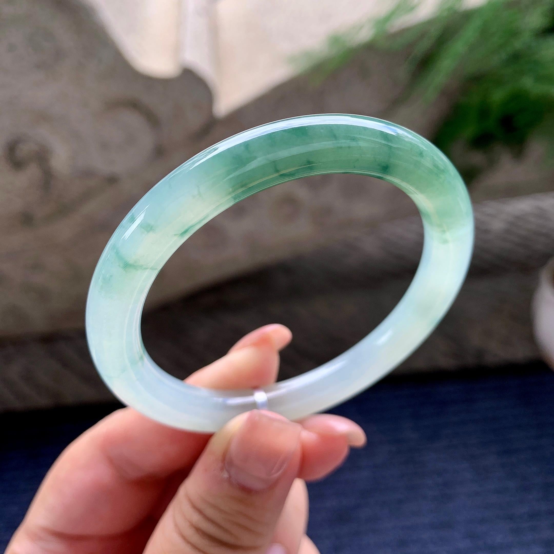 糯冰种晴底飘绿花圆条手镯 54.7圈口 天然缅甸A货翡翠（yc536191）