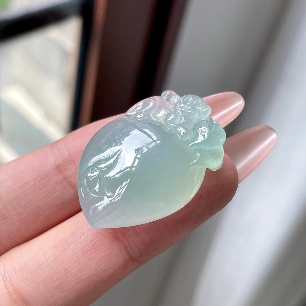 细糯种晴绿底灵猴献桃吊坠 天然缅甸A货翡翠（yc525991）