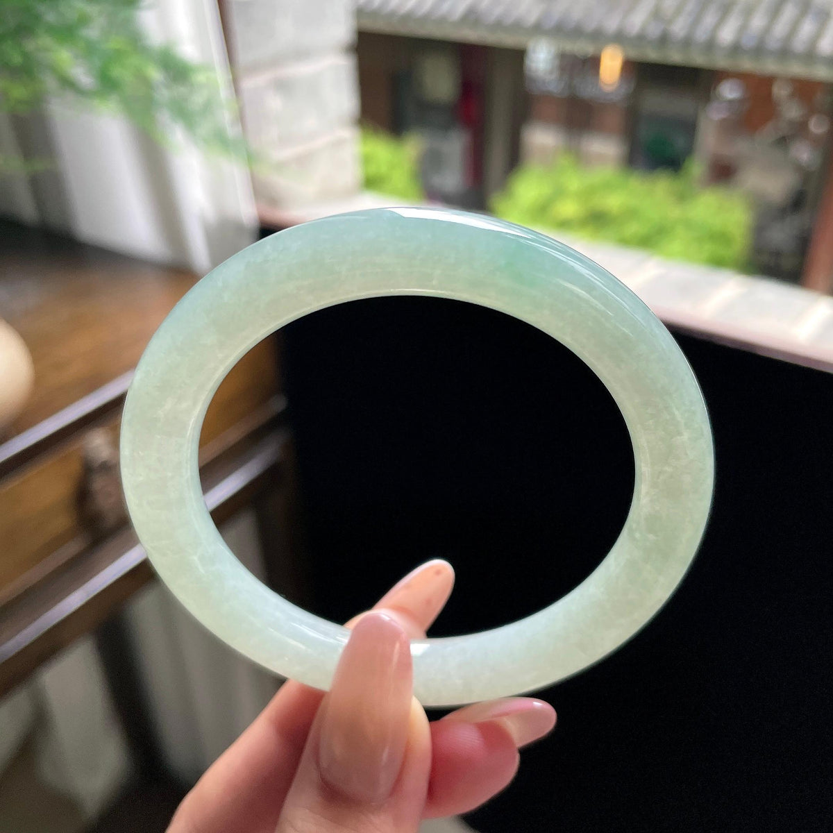 大圈口 细糯种晴绿底飘翠绿圆条 58圈 天然缅甸A货翡翠（yc696398）