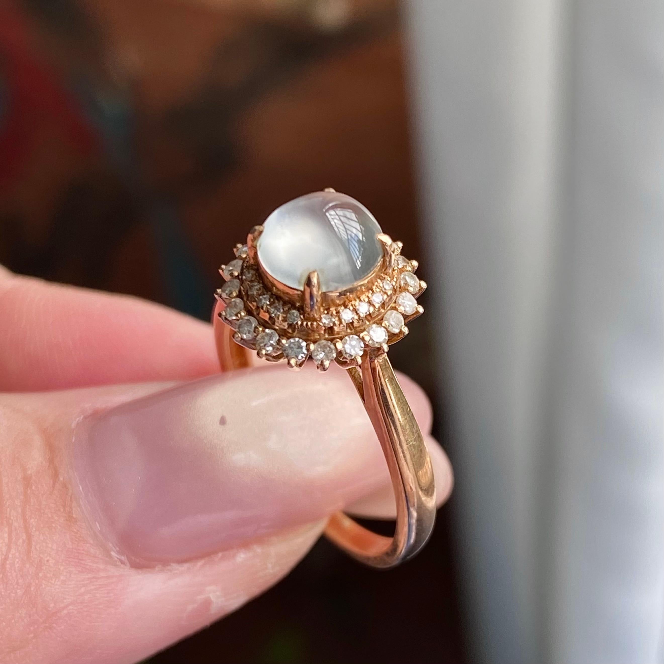 18k金钻镶冰玻种白月光蛋面戒指（yc235125）