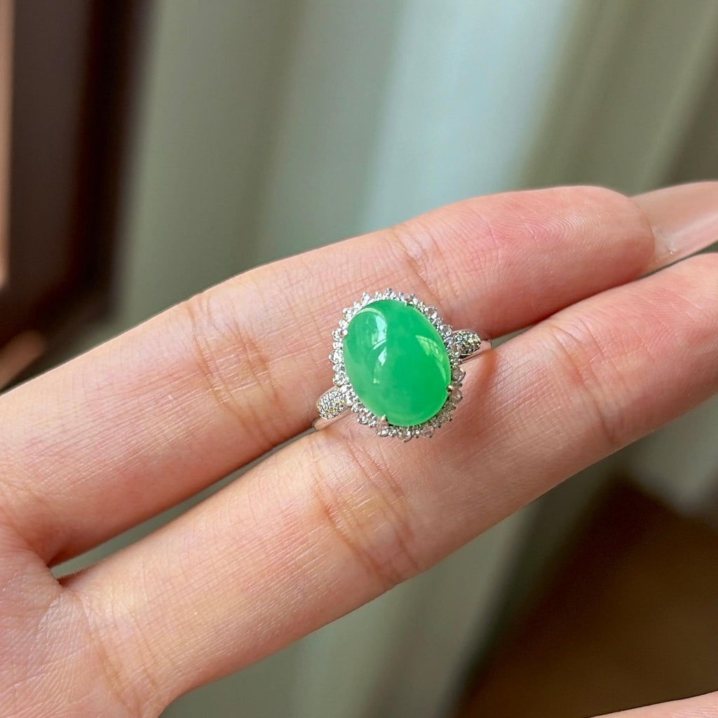 细糯种阳绿色蛋面戒指 18K 天然缅甸A货翡翠（yc508698）