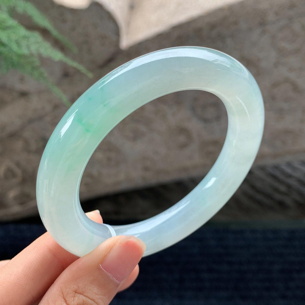 糯冰种晴水飘绿圆条手镯 56.5圈 天然A货缅甸翡翠（yc694794）