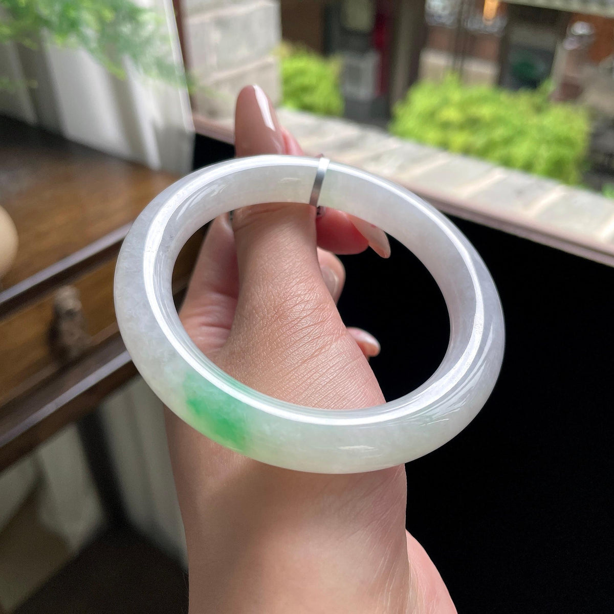 糯种翠绿白底青圆条 55.4圈 天然缅甸A货翡翠（yc696440）
