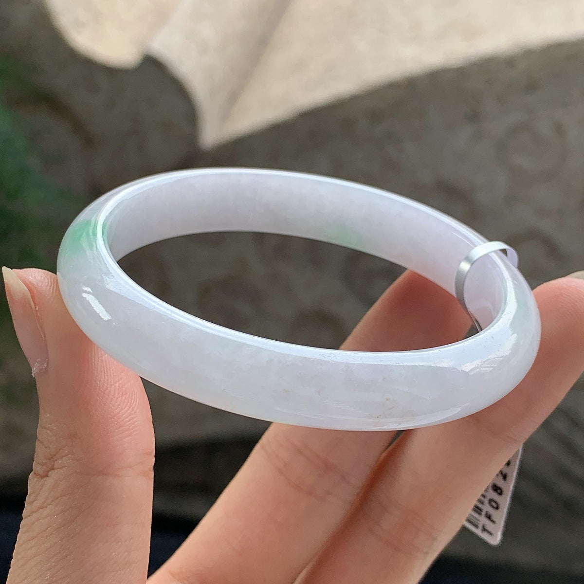 细糯种 白底青贵妃手镯 54圈 天然缅甸A货翡翠（yc699560）