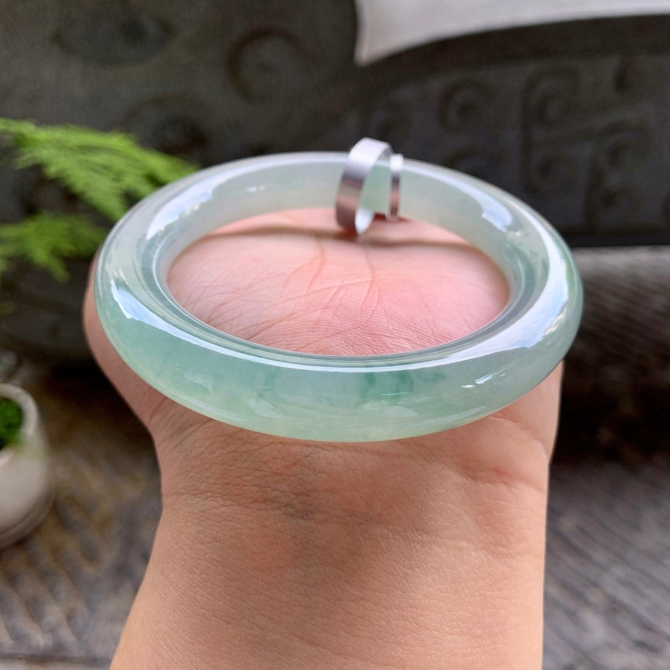 糯冰晴水飘花圆条手镯（55.7mm）（yc017270）