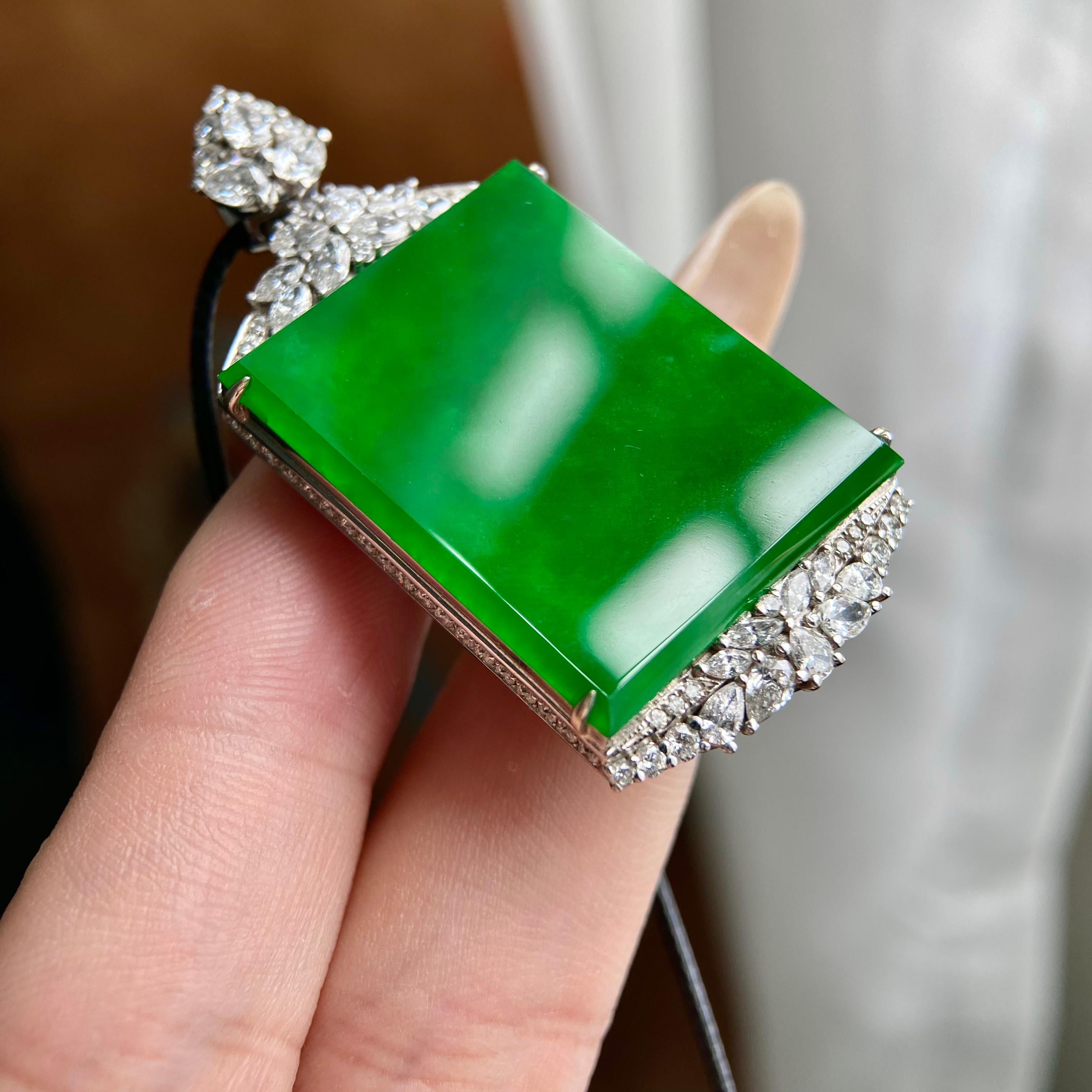 18k金钻镶冰种辣阳绿无事牌吊坠（yc224119）