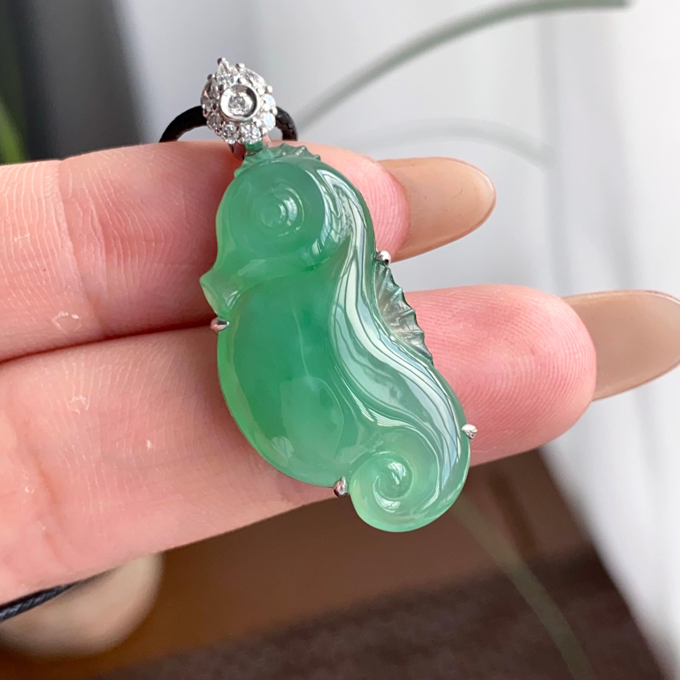 18k金钻镶冰种满绿海马吊坠（yc250171）