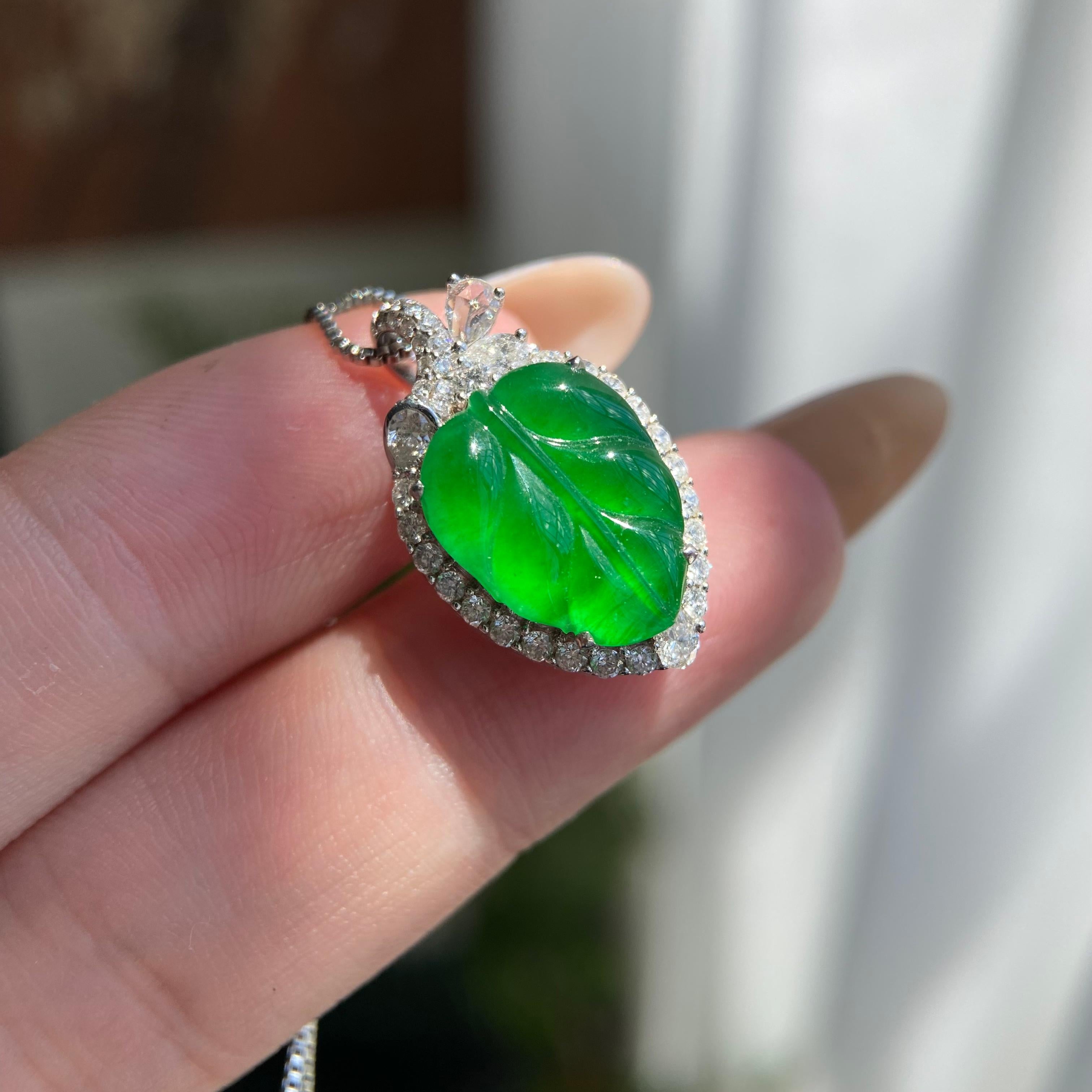 18k金钻镶冰种阳绿玉叶吊坠（yc209950）