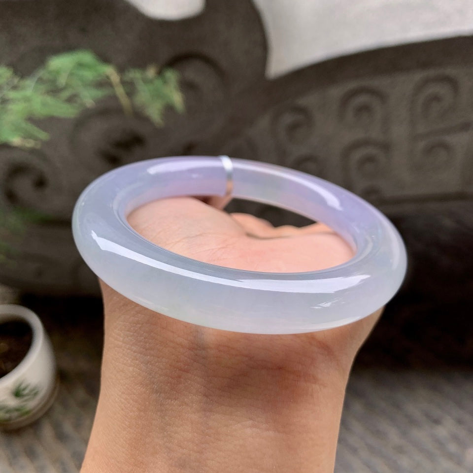 糯冰种春彩圆条手镯（55.5mm）（yc113947）