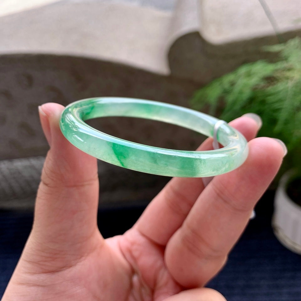 糯冰种飘绿圆条手镯（51mm）（yc117990）