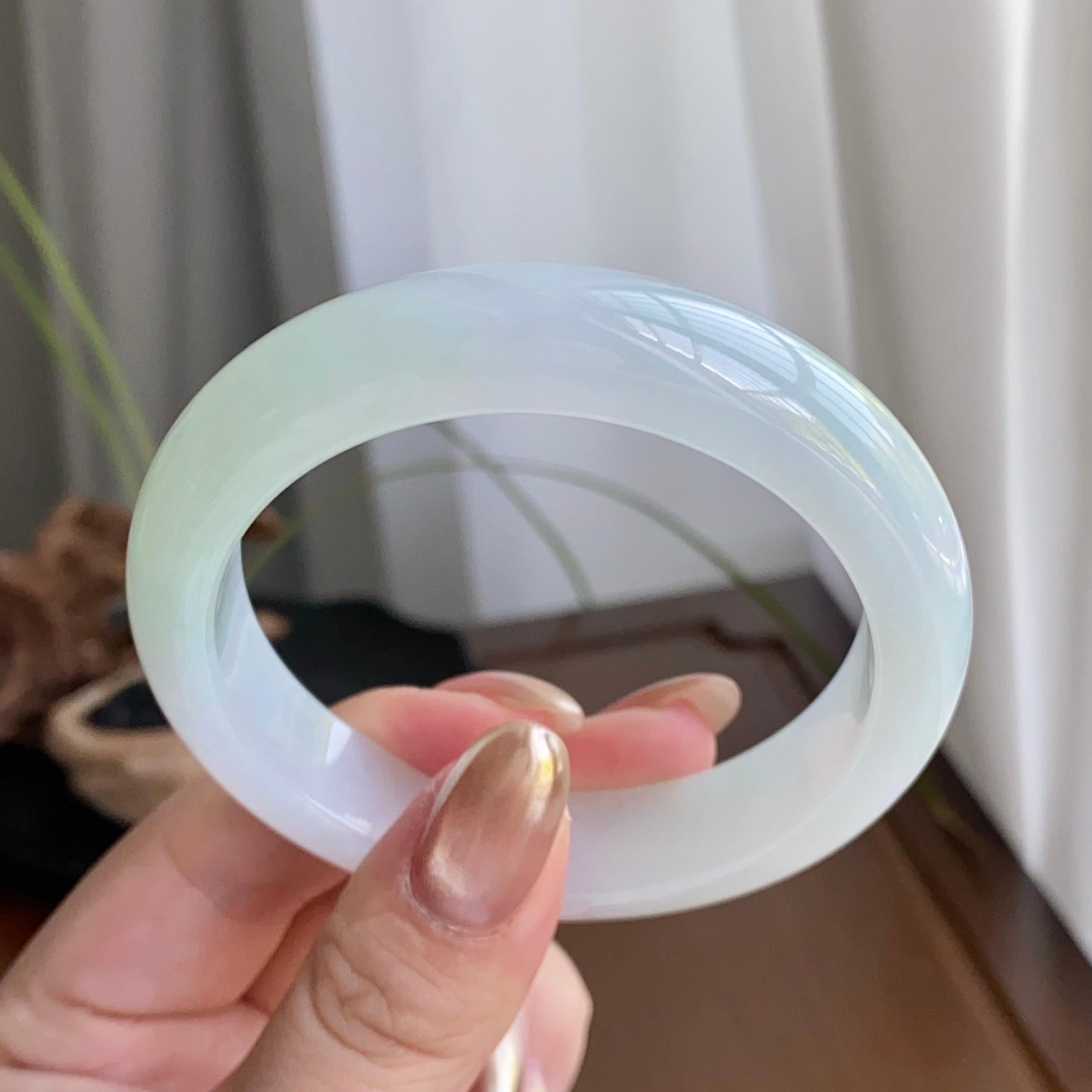 细糯种淡晴底飘金丝阳绿平安镯（55圈）（yc258187）