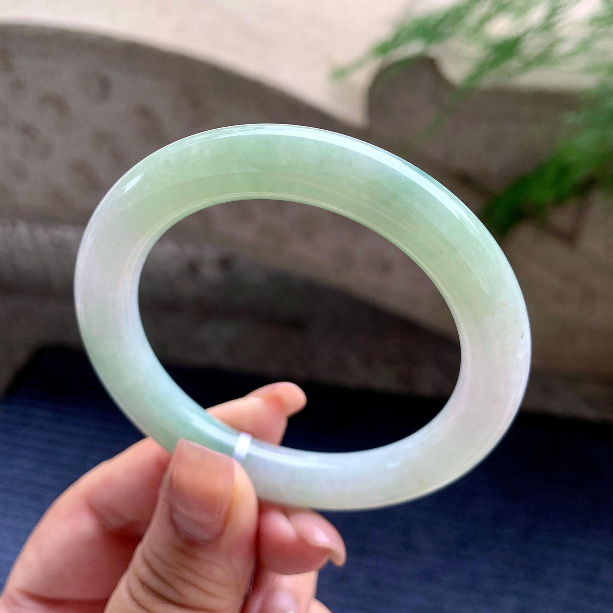 细糯种晴底飘蓝花圆条手镯 53.3圈口 天然缅甸A货翡翠（yc699661）