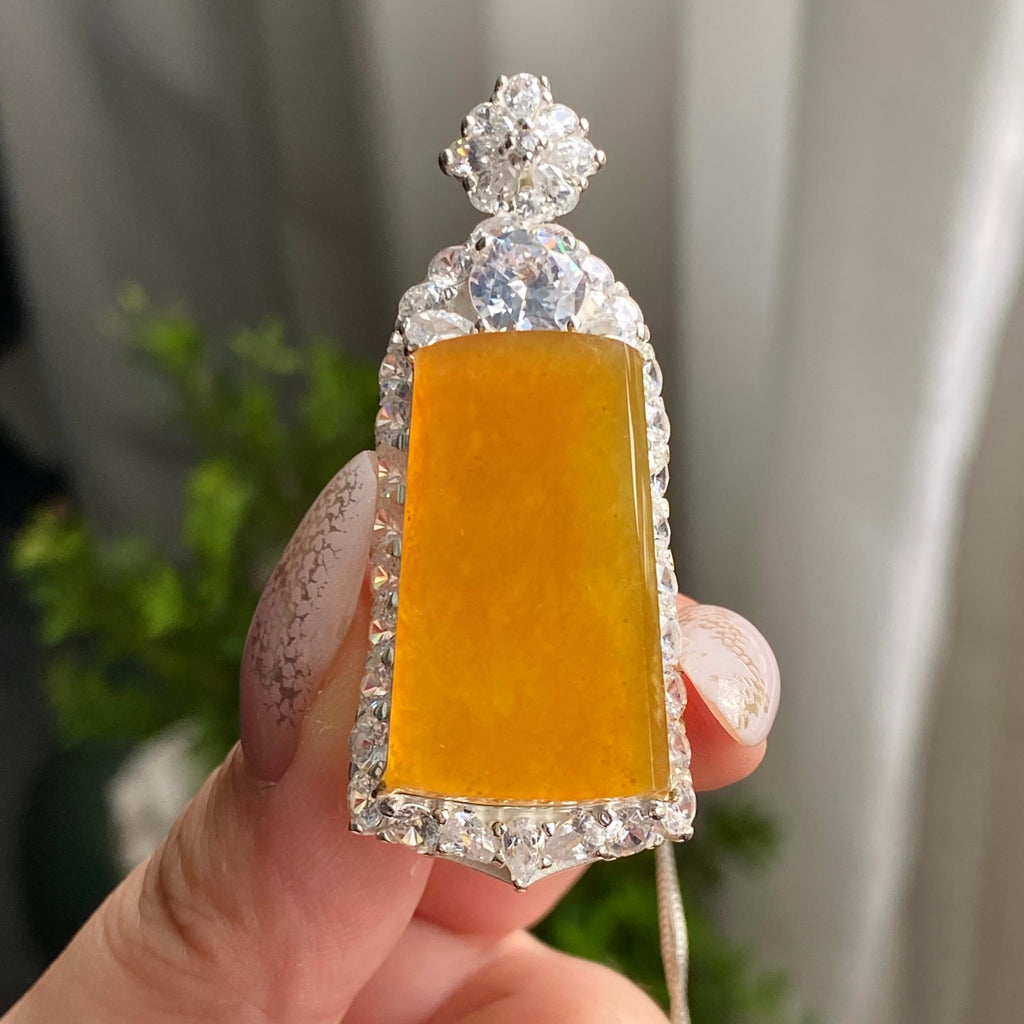 冰种黄翡无事牌裸石（yc206197）