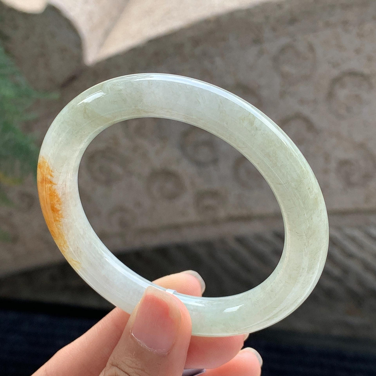 细糯种 飘黄翡圆条手镯 53圈 天然缅甸A货翡翠（yc699568）