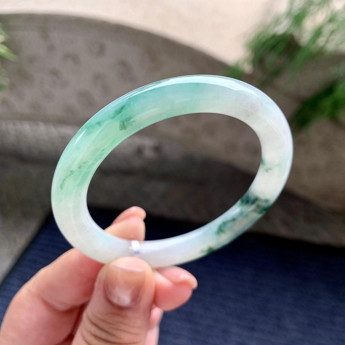 细糯种飘蓝花圆条手镯 52.5圈口 天然缅甸A货翡翠（yc703306）