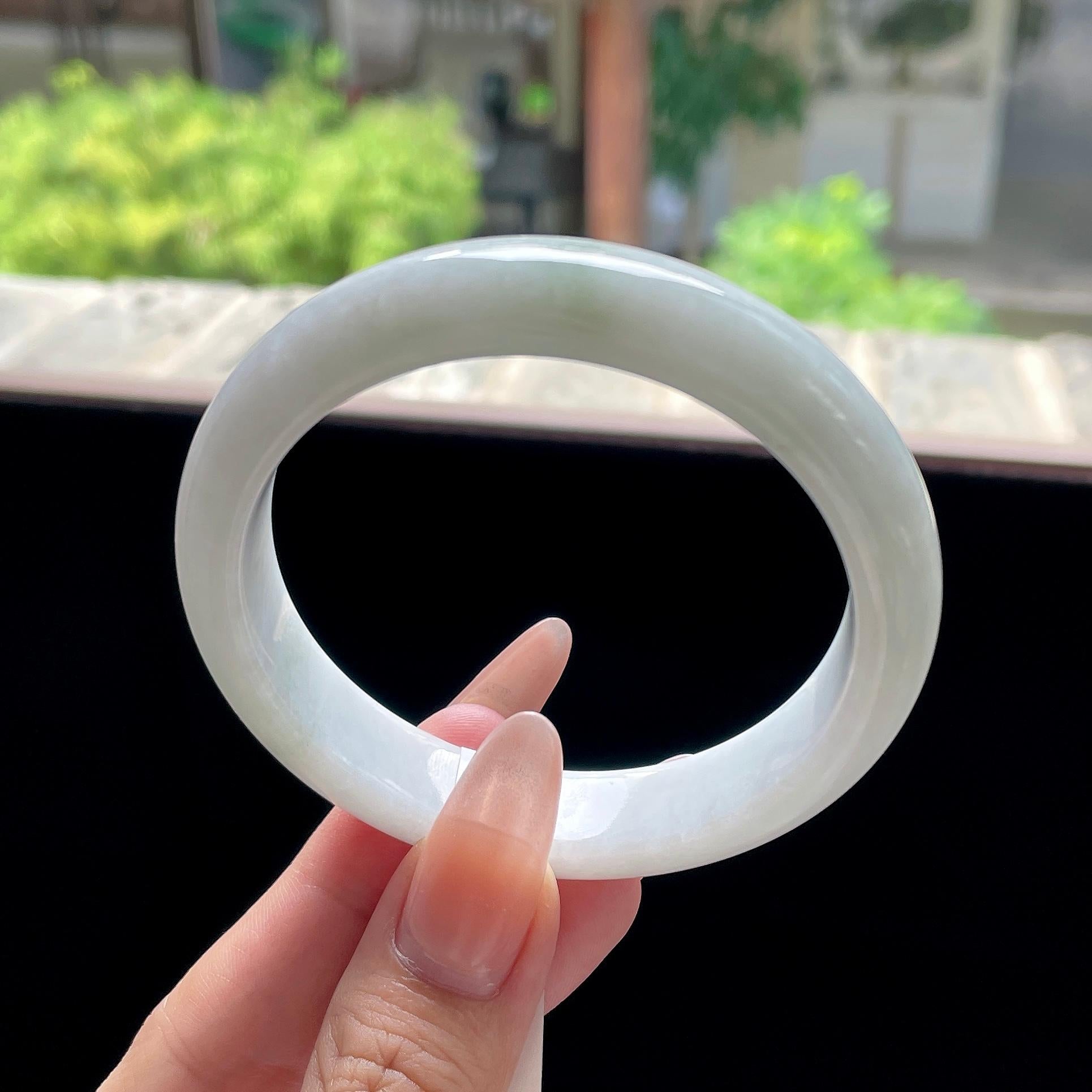 大圈口 糯种飘花带洒金 58圈 天然缅甸A货翡翠（yc524211）