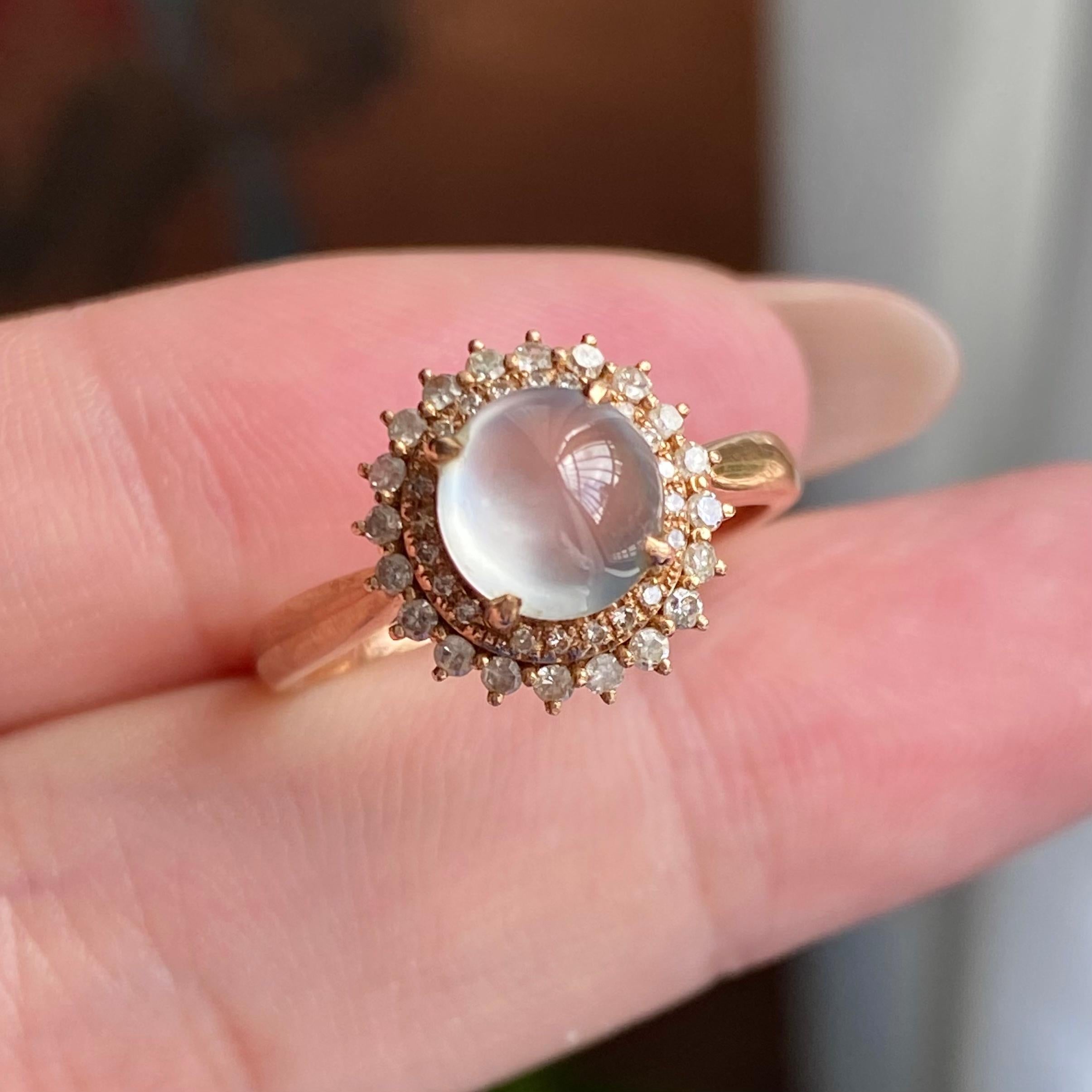 18k金钻镶冰玻种白月光蛋面戒指（yc235125）